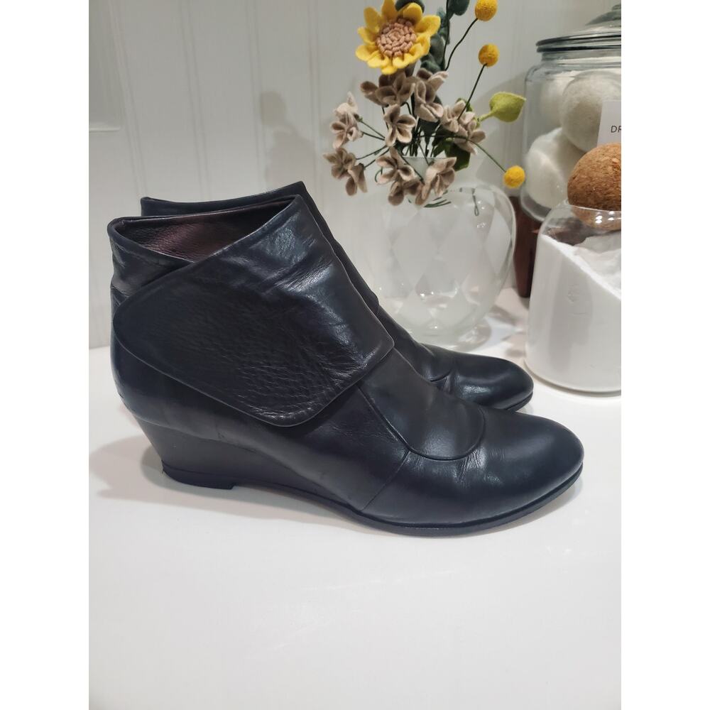 Coclico Leather Wedge Booties size 9/9.5